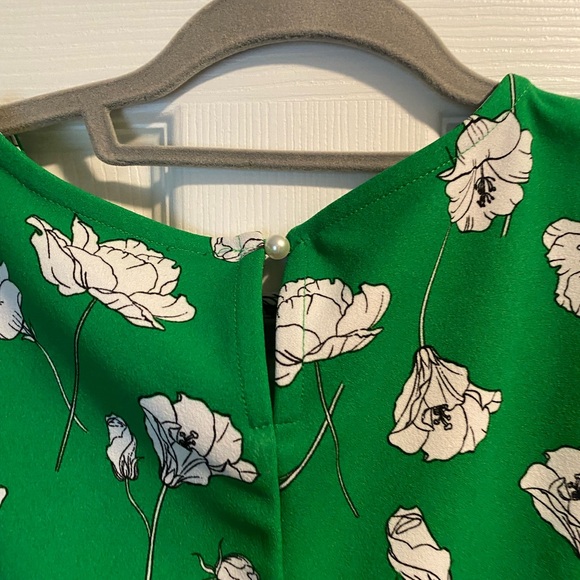 NWOT Cato Contour Fit Green Floral Blouse - Picture 4 of 4